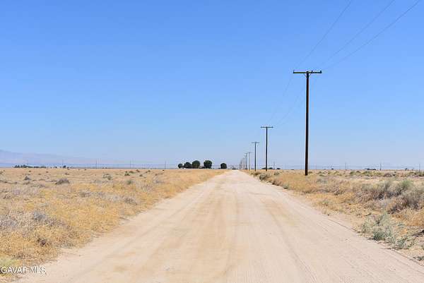 19.3 Acres of Land for Sale in Lancaster, California