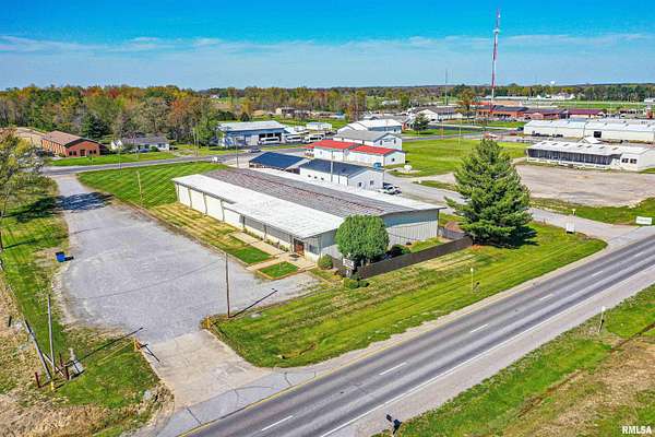 1.66 Acres of Improved Mixed-Use Land for Sale in Fairfield, Illinois