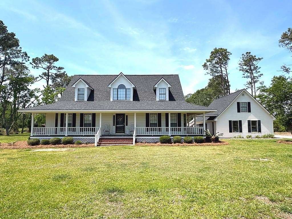 10 Acres of Recreational Land with Home for Sale in Valdosta, Georgia