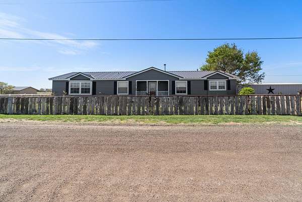 4 Acres of Residential Land with Home for Sale in Hereford, Texas