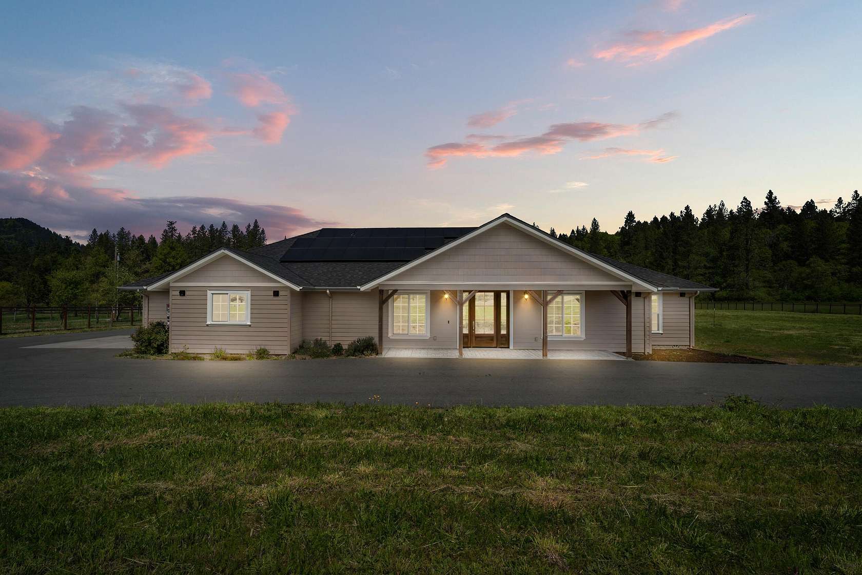 5 Acres of Land with Home for Sale in Grants Pass, Oregon