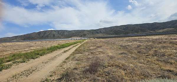 2.1 Acres of Residential Land for Sale in Del Sur, California