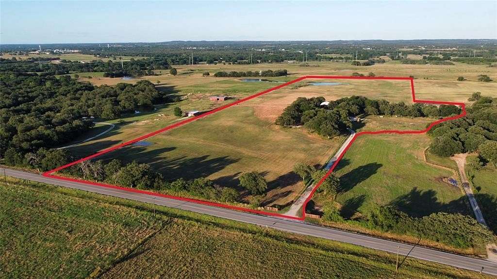 33 Acres of Agricultural Land with Home for Sale in Alvord, Texas