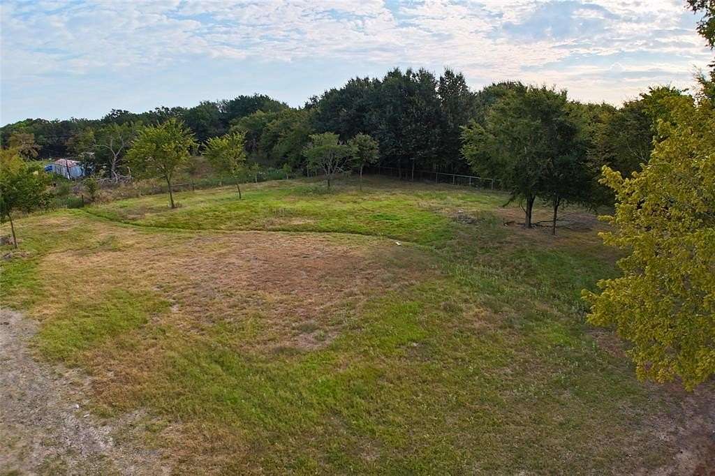1 Acre of Residential Land for Sale in Kemp, Texas