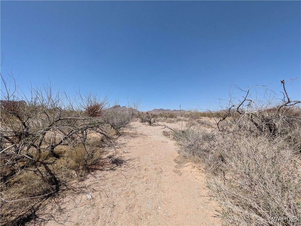 1.18 Acres of Land for Sale in Golden Valley, Arizona