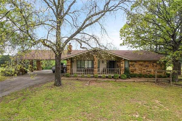 4.64 Acres of Residential Land with Home for Sale in Van Buren, Arkansas