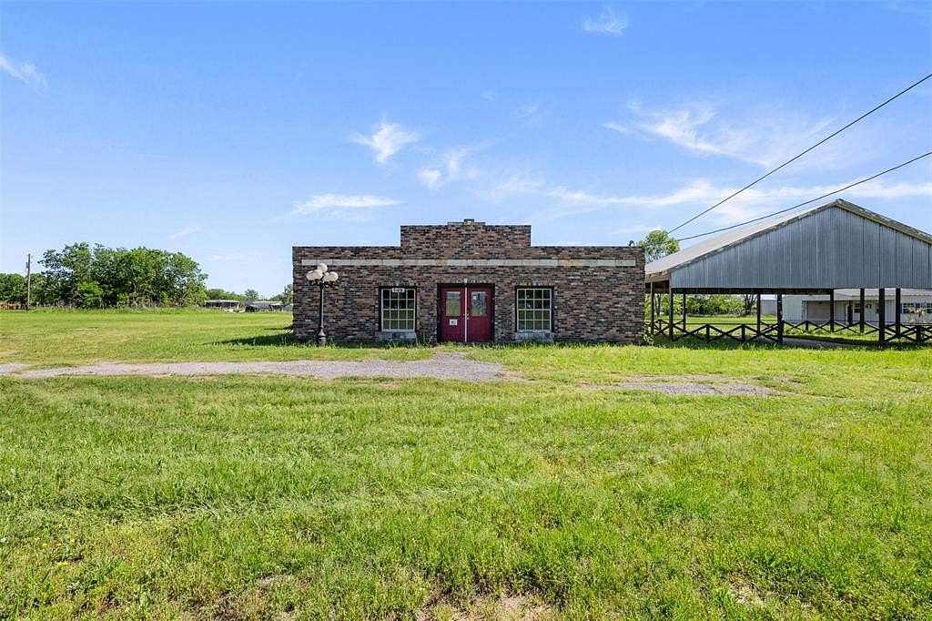 3 Acres of Improved Mixed-Use Land for Sale in Marquez, Texas