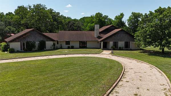 25.4 Acres of Land with Home for Sale in Hamilton, Texas