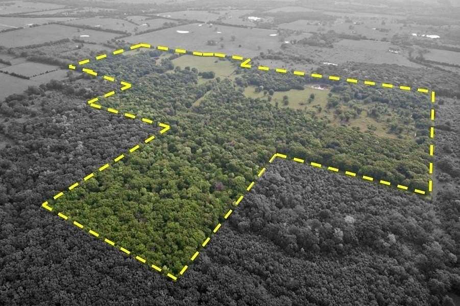 134 Acres of Land with Home for Sale in Paris, Texas