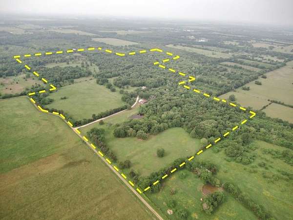 134 Acres of Land with Home for Sale in Paris, Texas
