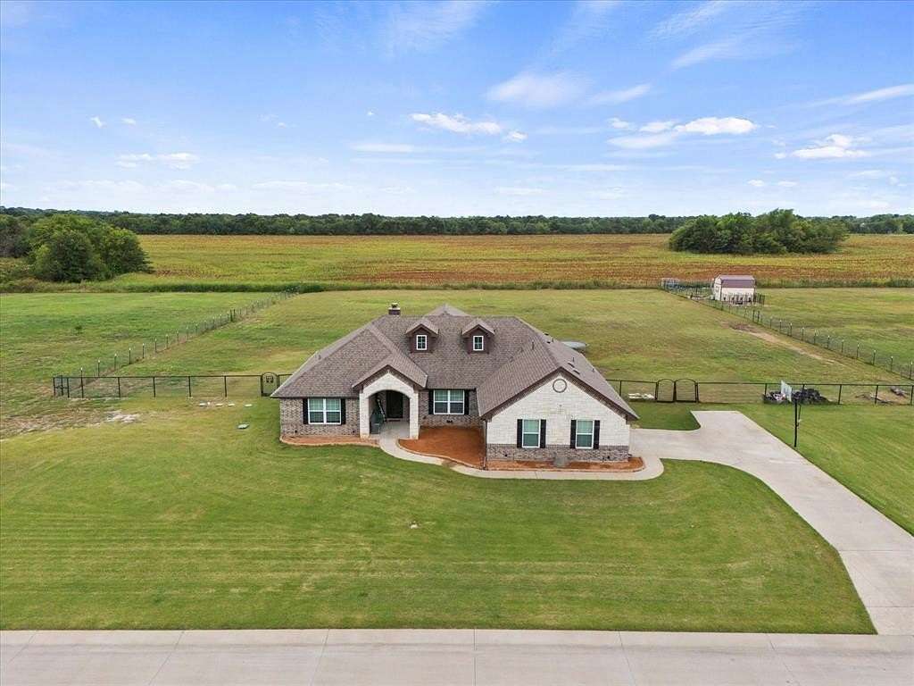 1.5 Acres of Residential Land with Home for Sale in Caddo Mills, Texas