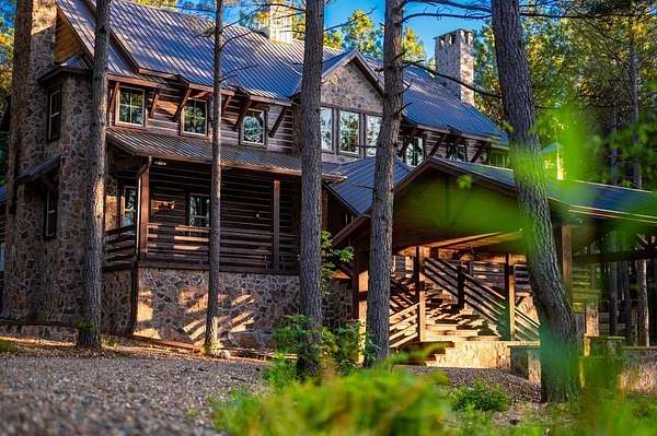 1.58 Acres of Residential Land with Home for Sale in Broken Bow, Oklahoma