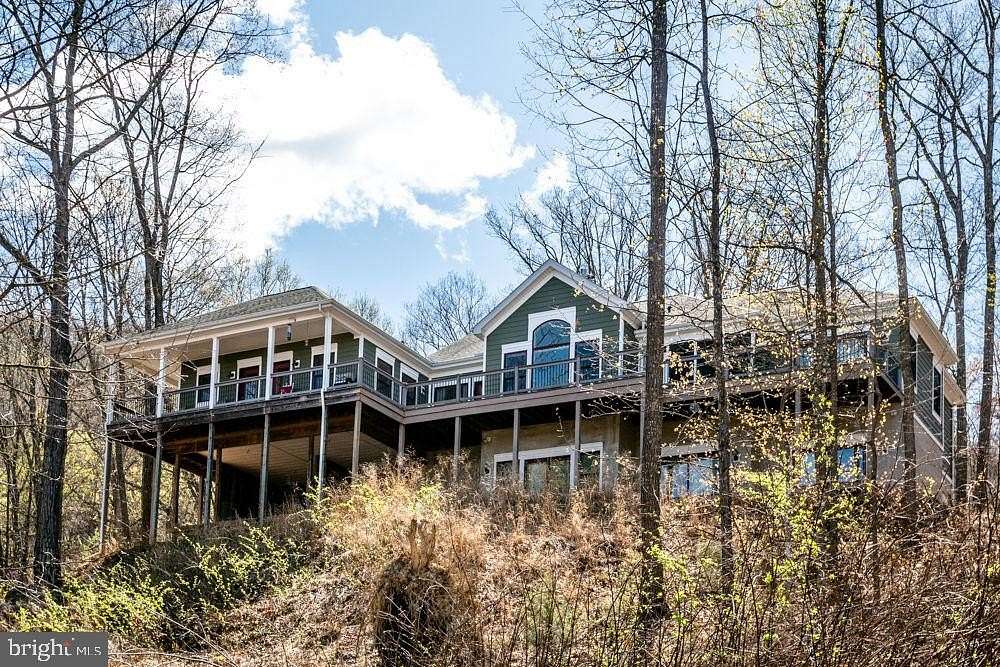 16.4 Acres of Land with Home for Sale in Broadway, Virginia