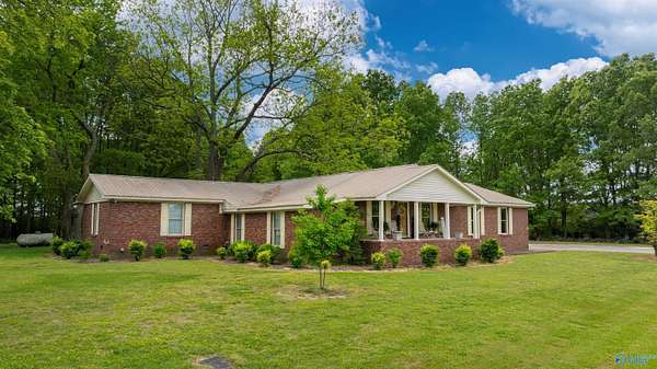 5 Acres of Residential Land with Home for Sale in Fyffe, Alabama