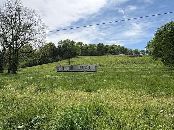 5 Acres of Residential Land with Home for Sale in Carthage, Tennessee