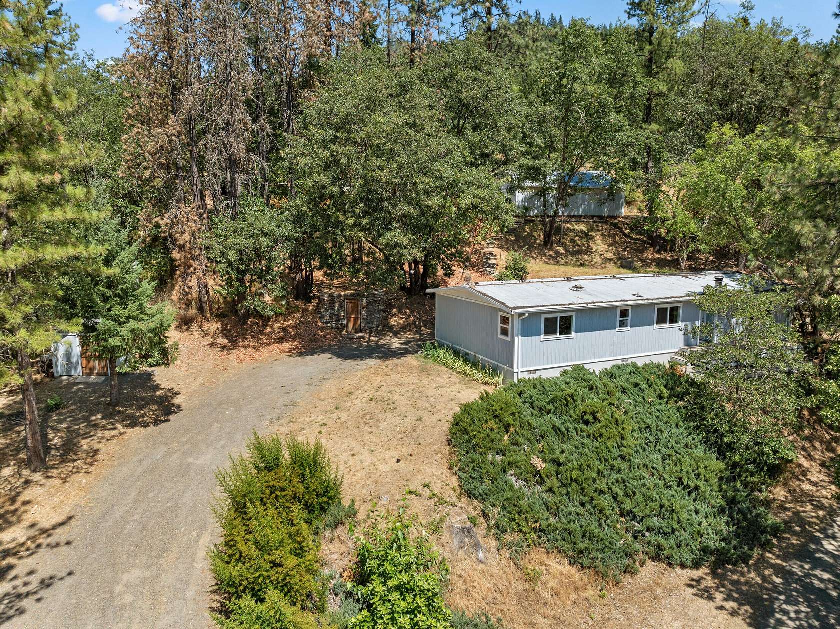 19.7 Acres of Land with Home for Sale in Rogue River, Oregon