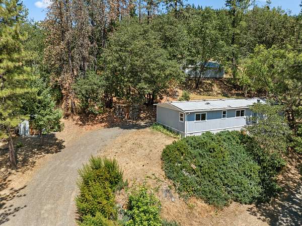 19.7 Acres of Land with Home for Sale in Rogue River, Oregon