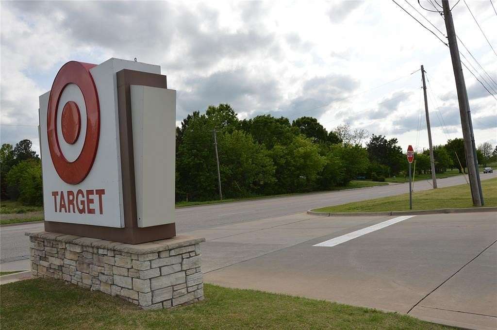 5 Acres of Improved Residential Land for Sale in Yukon, Oklahoma