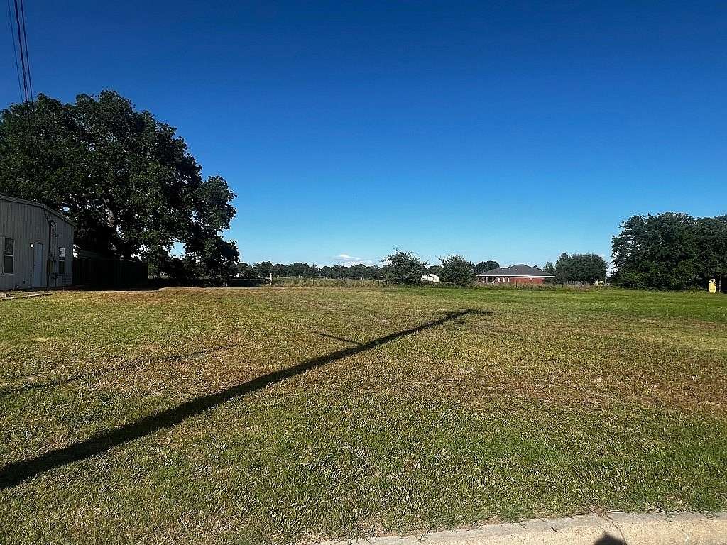 0.28 Acres of Mixed-Use Land for Sale in Giddings, Texas