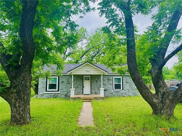 1.9 Acres of Residential Land with Home for Sale in Gatesville, Texas