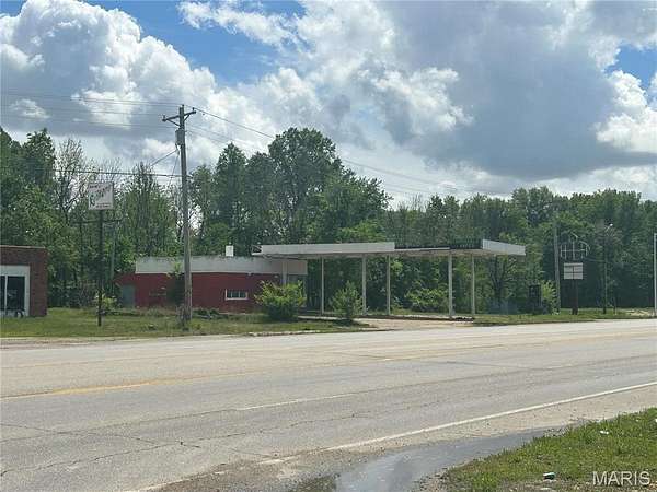 1.5 Acres of Improved Commercial Land for Sale in Poplar Bluff, Missouri
