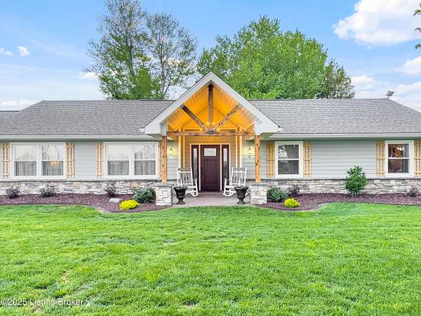 4.67 Acres of Residential Land with Home for Sale in Shelbyville, Kentucky