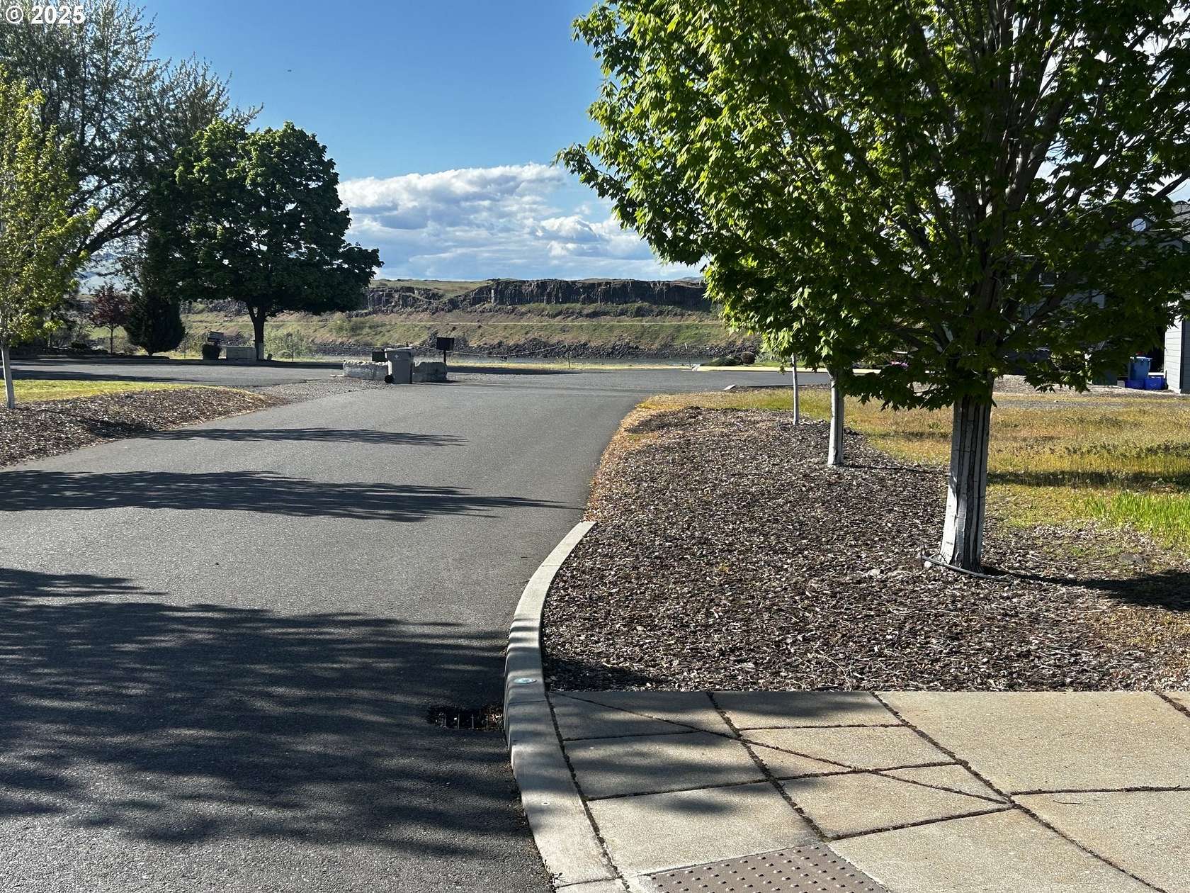 0.38 Acres of Mixed-Use Land for Sale in The Dalles, Oregon