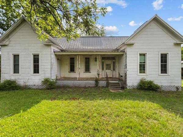 4.4 Acres of Residential Land with Home for Sale in Palestine, Texas