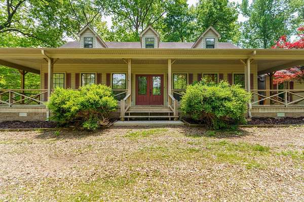 8 Acres of Land with Home for Sale in Hot Springs, Arkansas