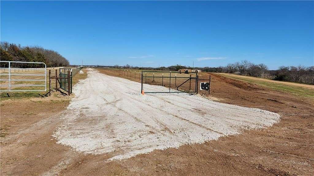 10 Acres of Land for Sale in Waco, Texas