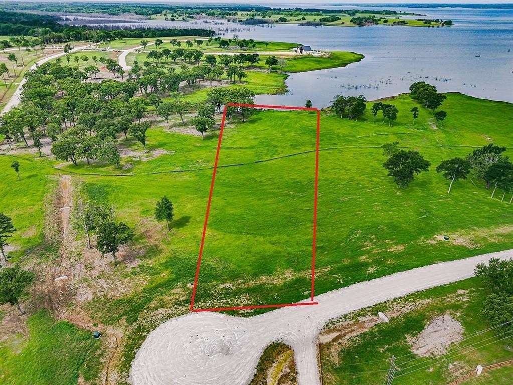 1.34 Acres of Residential Land for Sale in Windom, Texas