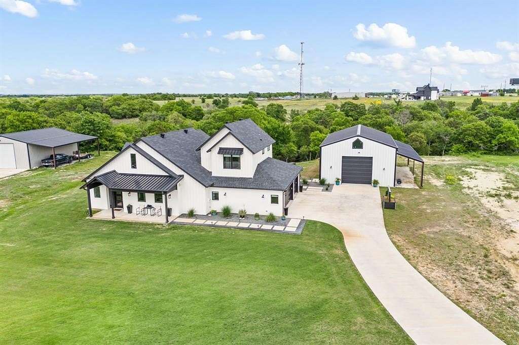 7.35 Acres of Residential Land with Home for Sale in Decatur, Texas