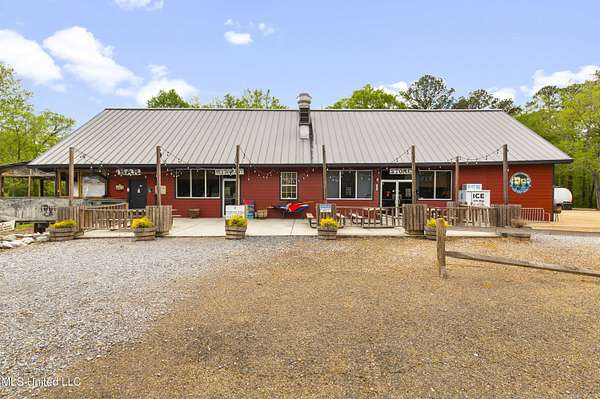 8.5 Acres of Improved Residential Land for Sale in Canton, Mississippi