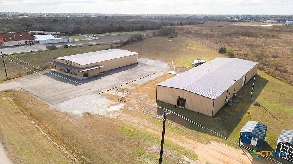 4 Acres of Improved Commercial Land for Sale in Victoria, Texas