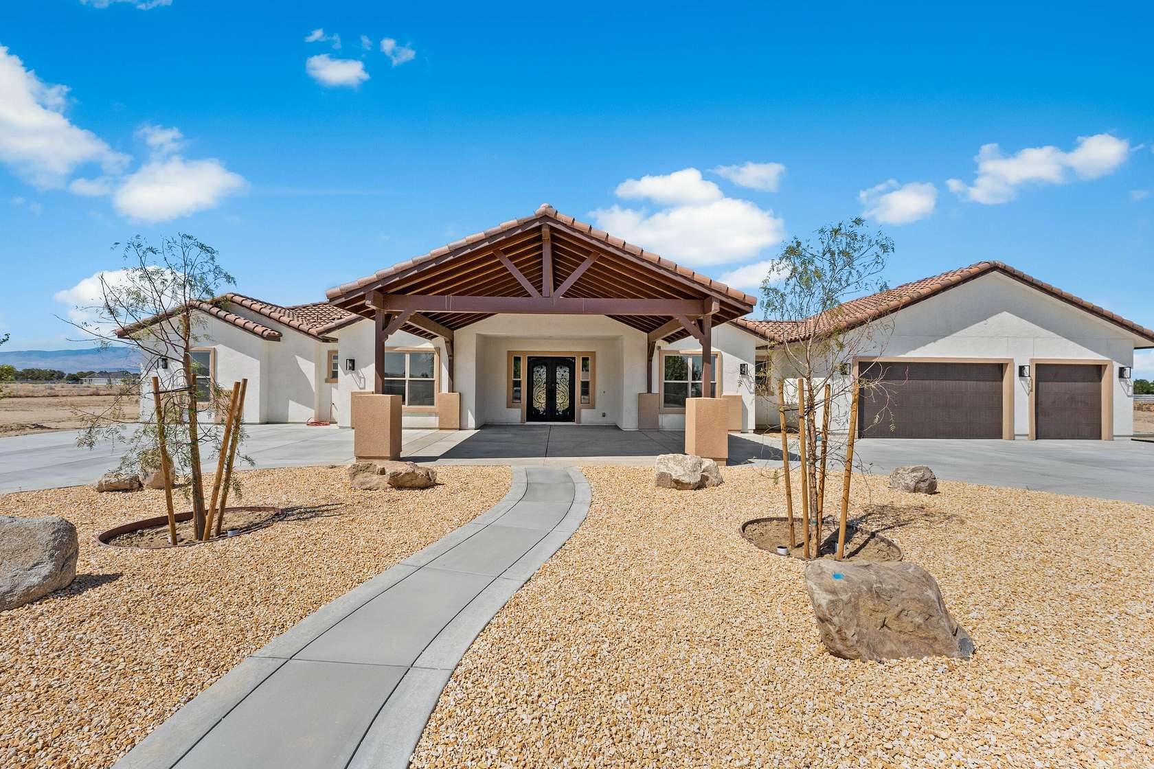 2.5 Acres of Residential Land with Home for Sale in Lancaster, California