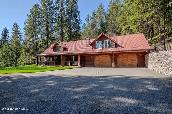 13.8 Acres of Land with Home for Sale in Bonners Ferry, Idaho