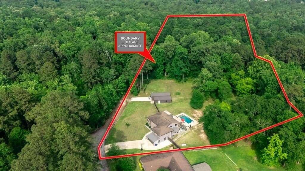 2.54 Acres of Residential Land with Home for Sale in Diboll, Texas
