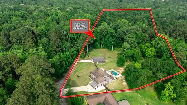 2.54 Acres of Residential Land with Home for Sale in Diboll, Texas