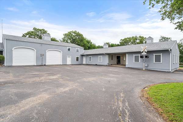 14.5 Acres of Land with Home for Sale in Corsicana, Texas