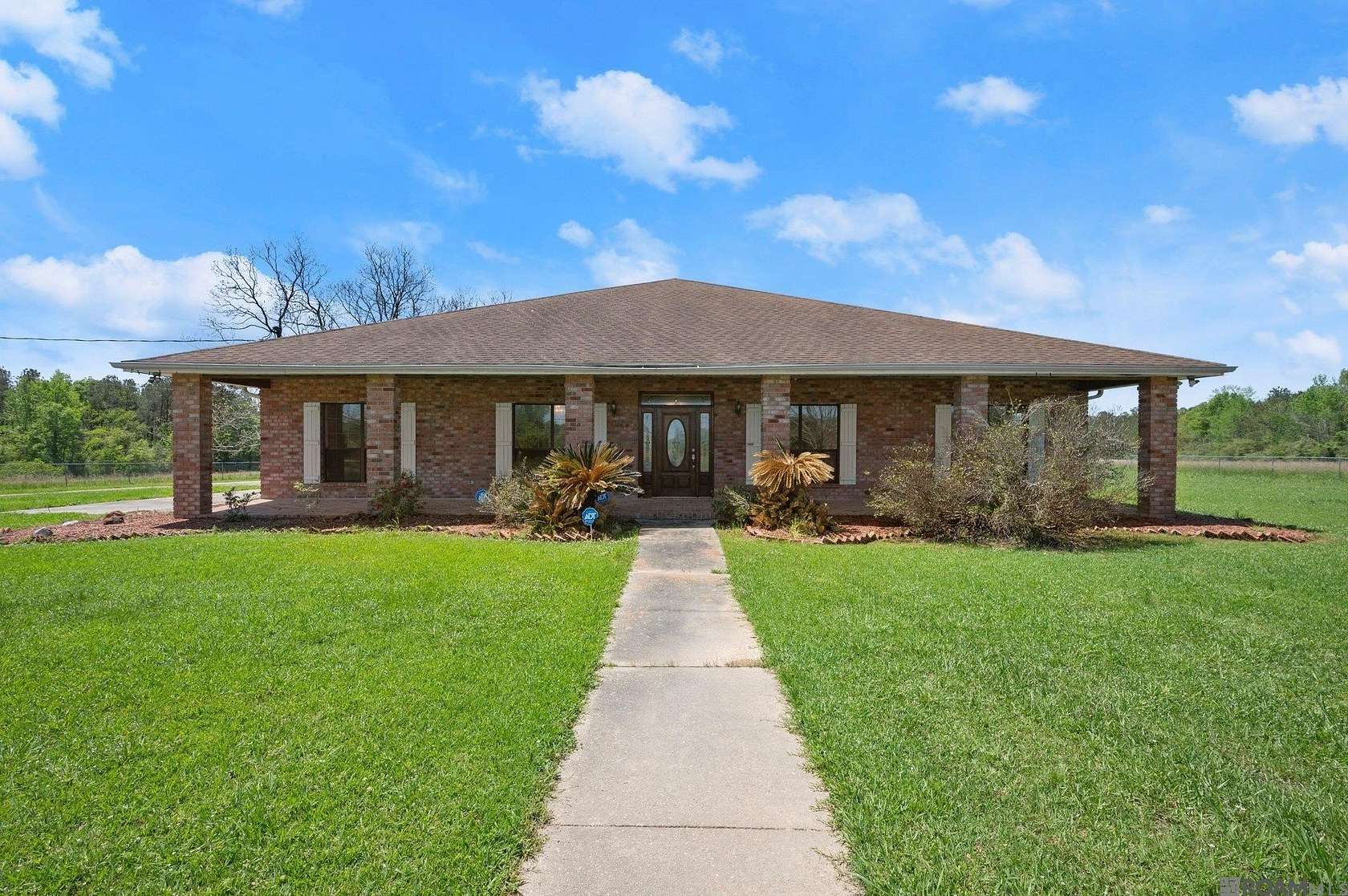 2 Acres of Residential Land with Home for Sale in Greensburg, Louisiana