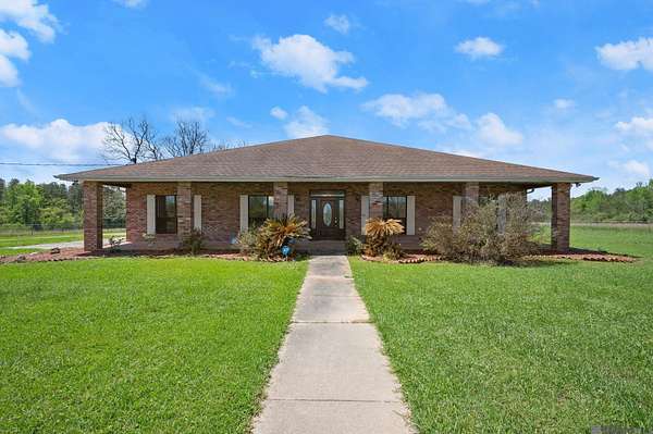 2 Acres of Residential Land with Home for Sale in Greensburg, Louisiana