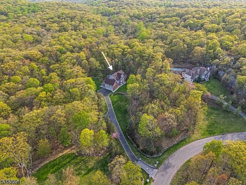 3.59 Acres of Residential Land with Home for Sale in Kinnelon, New Jersey
