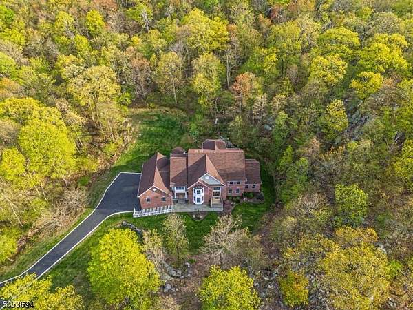 3.59 Acres of Residential Land with Home for Sale in Kinnelon, New Jersey
