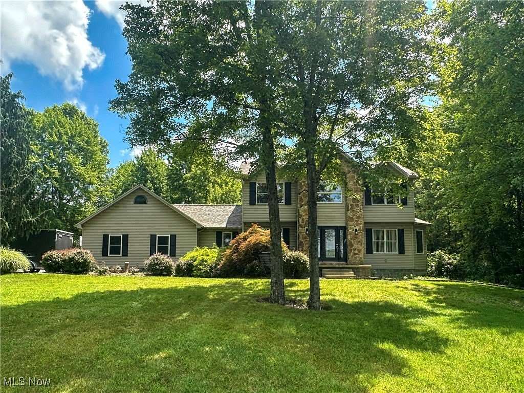 1 Acre of Residential Land with Home for Sale in Mineral Ridge, Ohio