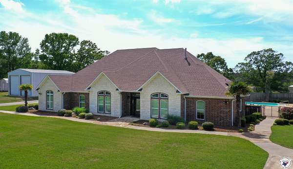 8.12 Acres of Residential Land with Home for Sale in Bloomburg, Texas