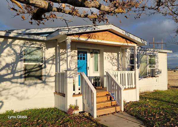 10 Acres of Land with Home for Sale in Yreka, California