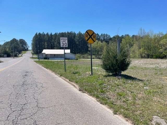 1 Acre of Mixed-Use Land for Sale in Paris, Tennessee