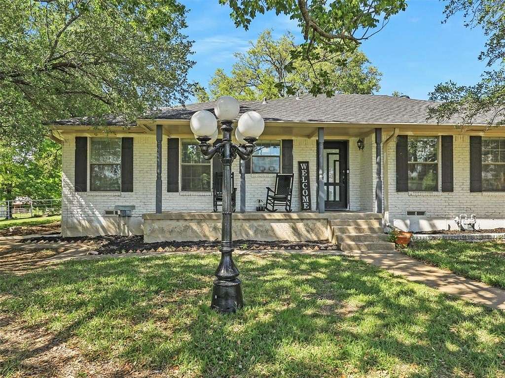 2.38 Acres of Residential Land with Home for Sale in Glenn Heights, Texas