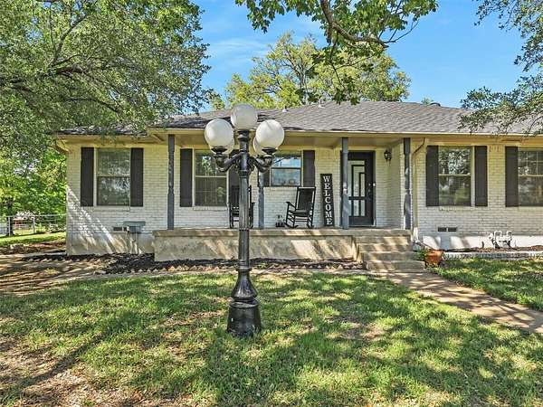 2.38 Acres of Residential Land with Home for Sale in Glenn Heights, Texas