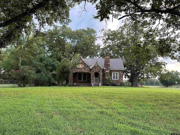 1.5 Acres of Residential Land with Home for Sale in Pickton, Texas